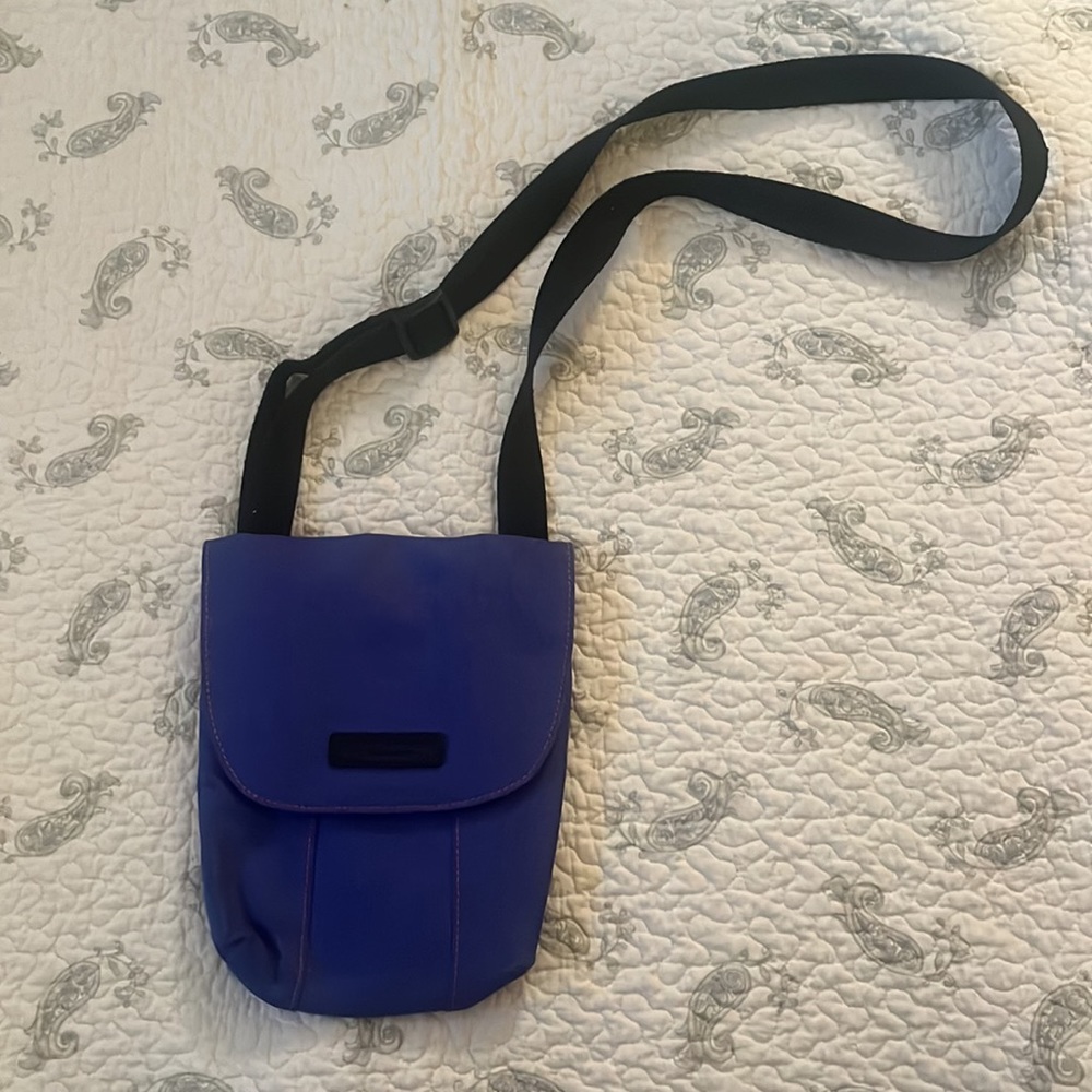 Timbuk2 purple nylon crossbody bag with pink stitching